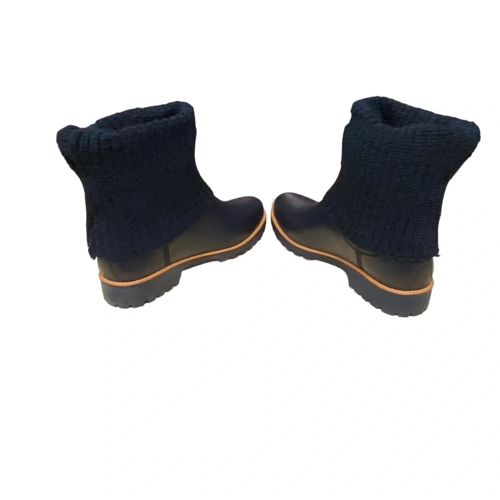 Bernardo blue knitted sweater water boots women’s size 9